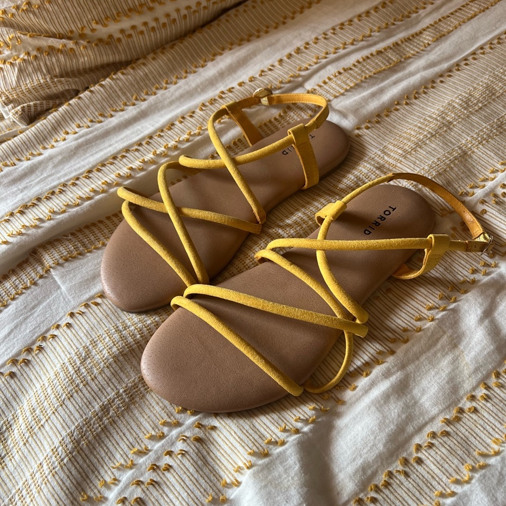 Torrid Size 8 1/2 Mustard Yellow Sandals NWOT